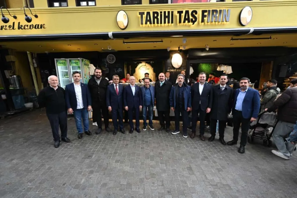 AK Parti Bursa İl Başkanı Davut Gürkan çarşı esnafıyla bir araya geldi
