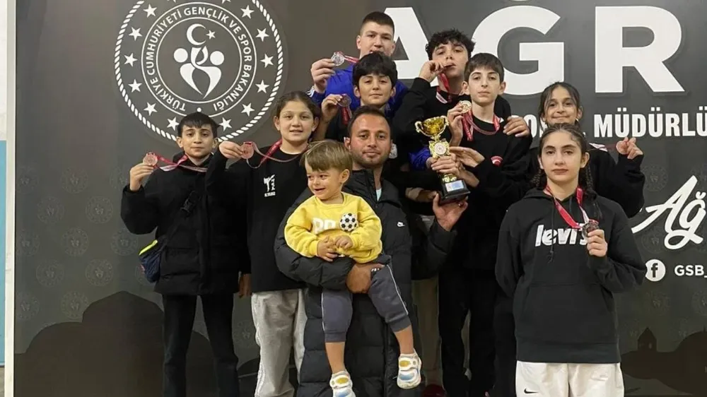 Artvinli Taekwondoculardan Ağrı’dan 8 Madalya ile Büyük Başarı