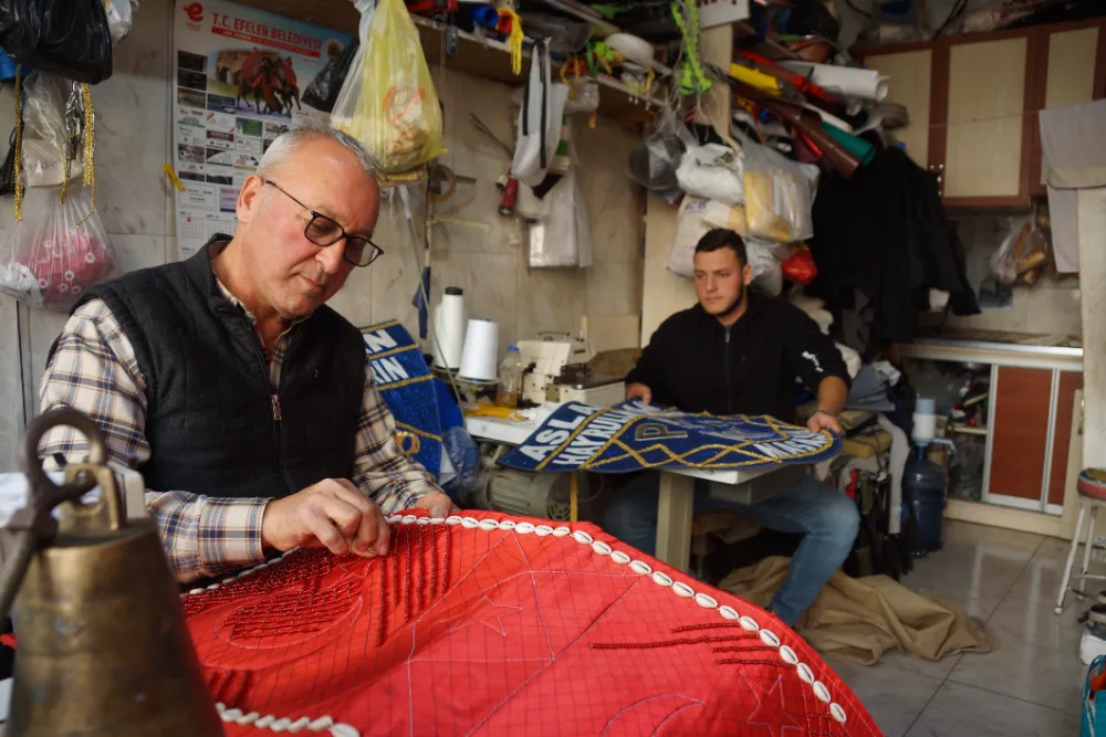 Milyonluk pehlivan develer gelin gibi süslenmeden arenaya çıkmıyor