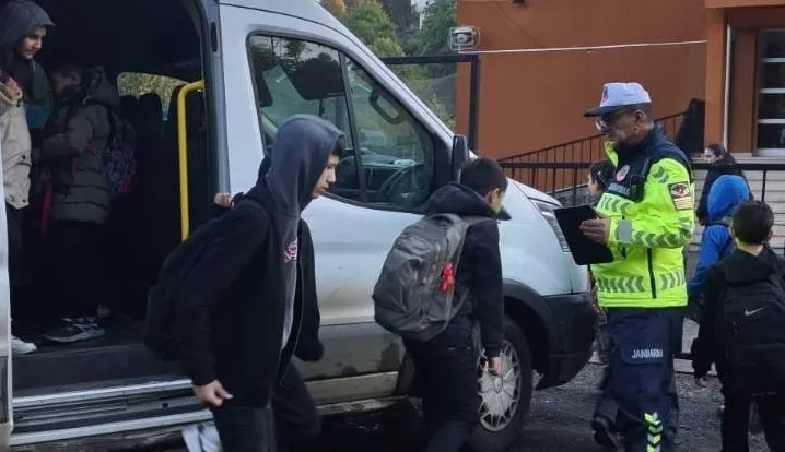 Rize İl Jandarma’dan Okul Çevrelerinde “Huzur ve Güven Uygulaması”