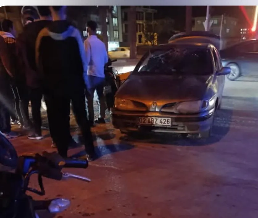 Motosiklet ile otomobil çarpıştı: 1 yaralı