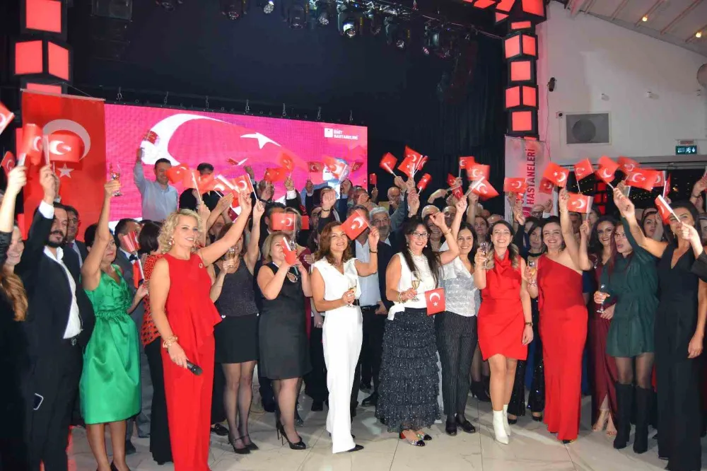 Özel Ümit Hastaneleri Cumhuriyet’in 102. yılını coşkuyla kutladı