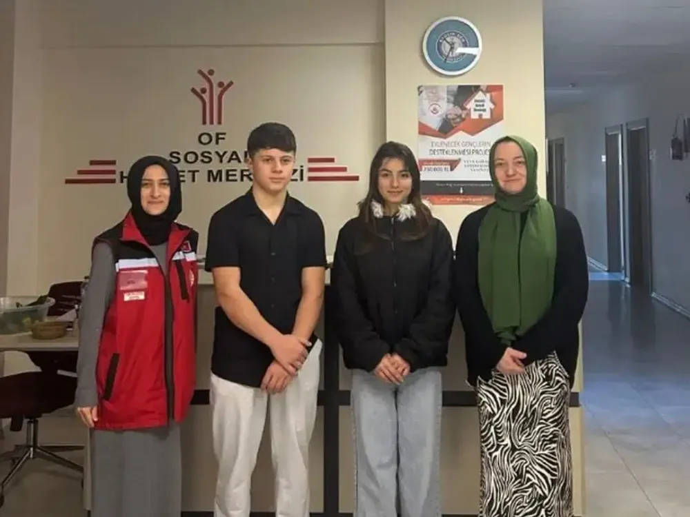 Taşhan Lisesi Öğrencilerinden Of Sosyal Hizmet Merkezi’ne Ziyaret