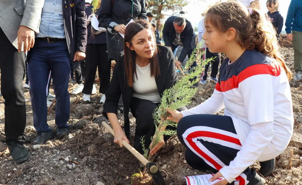 Çanakkale ve Gazze şehitleri için fidanlar toprakla buluştu