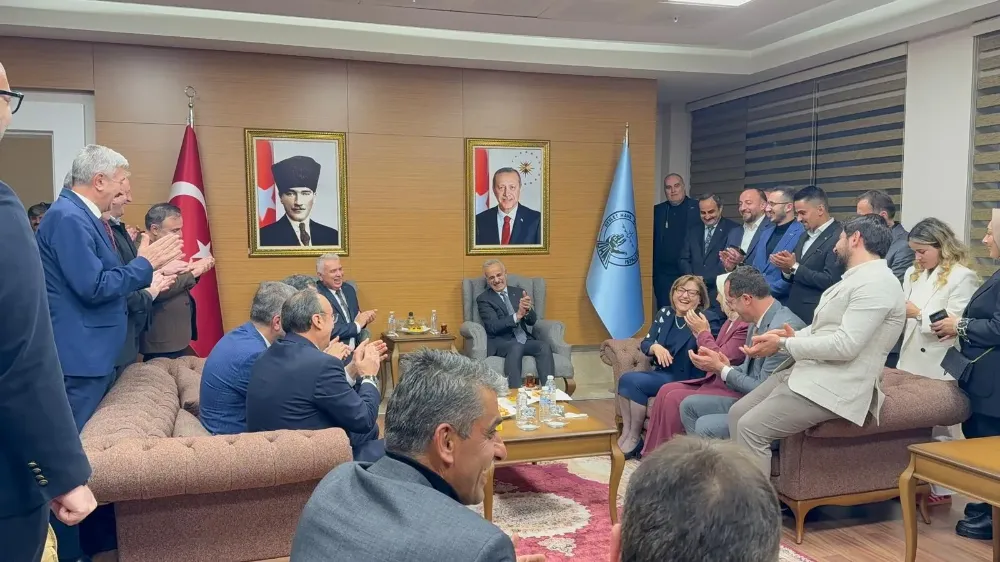 Bakan Uraloğlu Trabzon’da Sıcak Karşılama ve Alkış Zinciriyle Ağırlandı