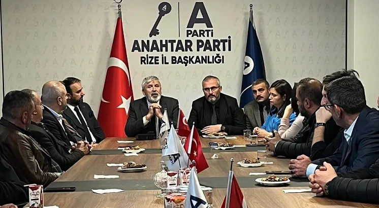 A Parti’den Rize’ye Çıkartma: Ekrem Şentürk İl Teşkilatında İstişare Toplantısına Katıldı