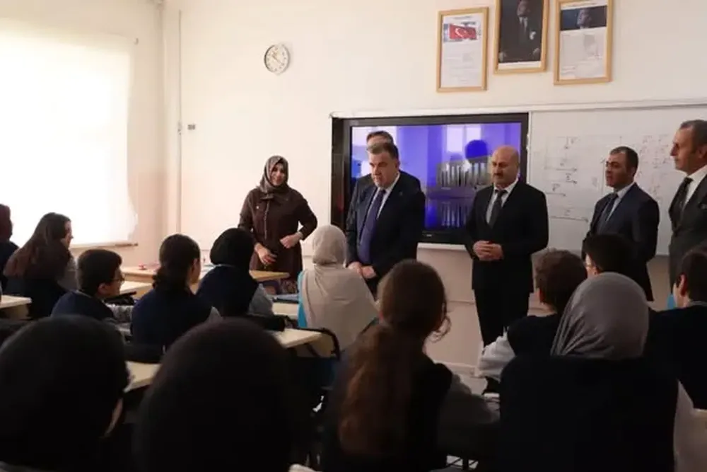 Bayburt Valisi Mustafa Eldivan’dan Fen Lisesi’ne Ziyaret