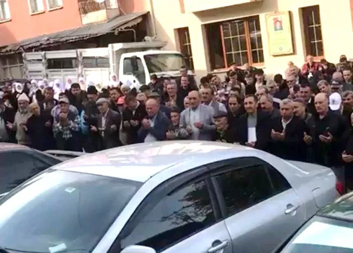 Hisarcık’ta 24 kişilik umre kafilesi dualarla uğurlandı