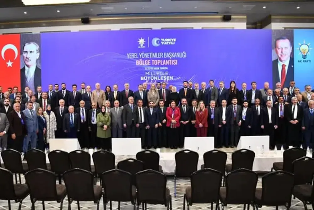 Vakfıkebir Belediye Başkanı Fuat Koçal, AK Parti Yerel Yönetimler Bölge Toplantısı’na Katıldı