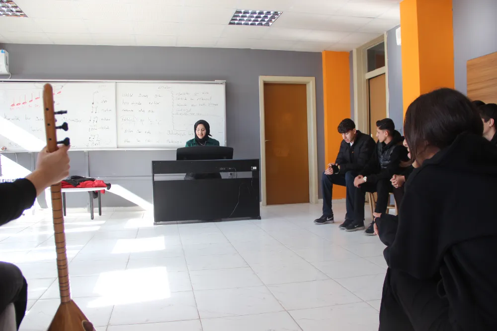 Babasına verdiği sözü vasiyet saydı: Öğretmen olup öğrencileri hayallerine kavuşturuyor