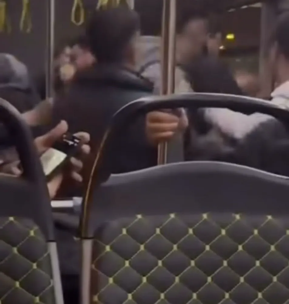 Bursa’da otobüste yumruk yumruğa kavga kamerada