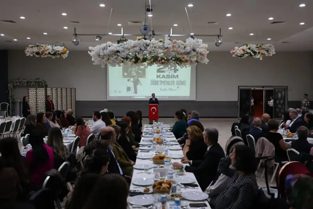 Artvin’de Öğretmenler Onuruna 24 Kasım Yemek Programı Düzenlendi