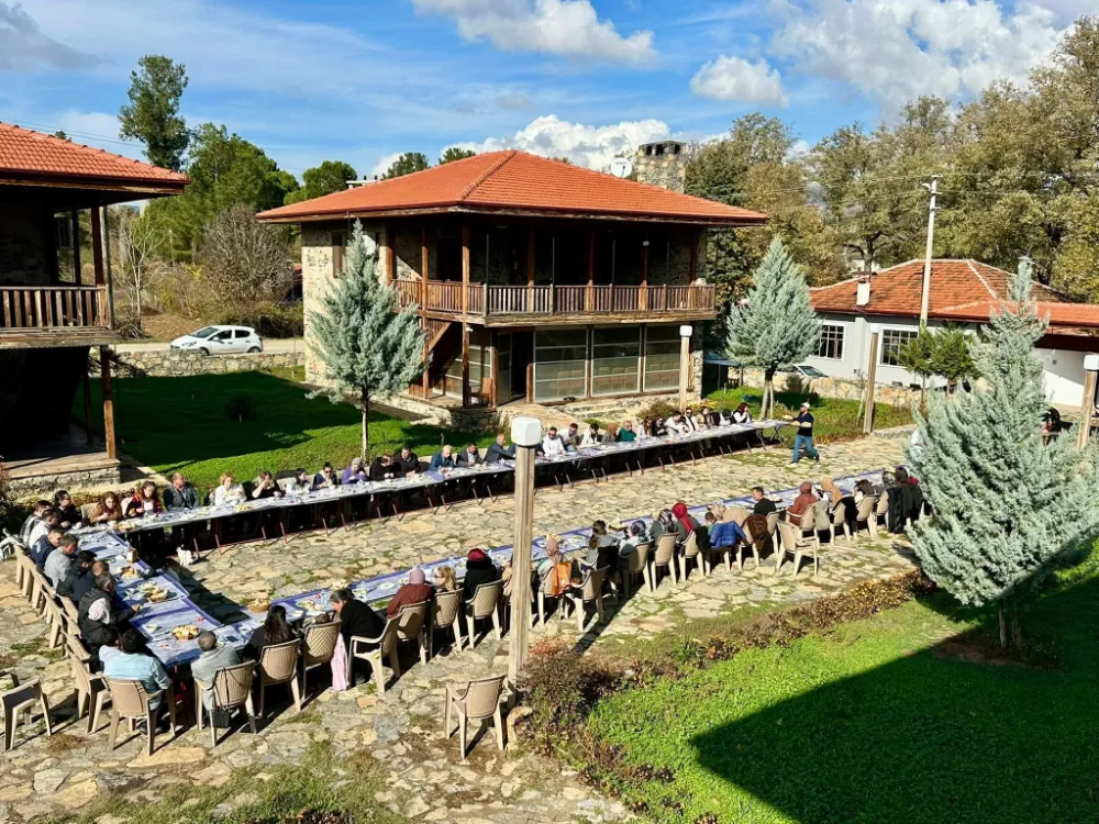 Başkan Pütün ilçede görev yapan öğretmenlerle bir araya geldi