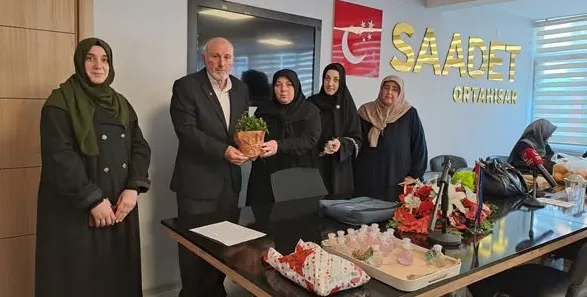 SAADET PARTİSİ ORTAHİSAR İLÇE KADIN KOLLARI’NDAN ÖĞRETMENLER GÜNÜ VE EĞİTİM VURGUSU