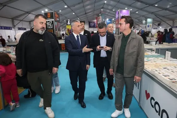 Yomra Belediye Başkanı Mustafa Bıyık 2. Kitap Fuarı’na Katıldı