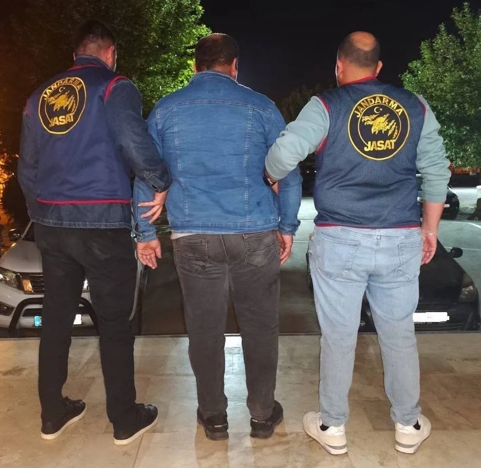 Sınava düzenekle girdi yakalandı