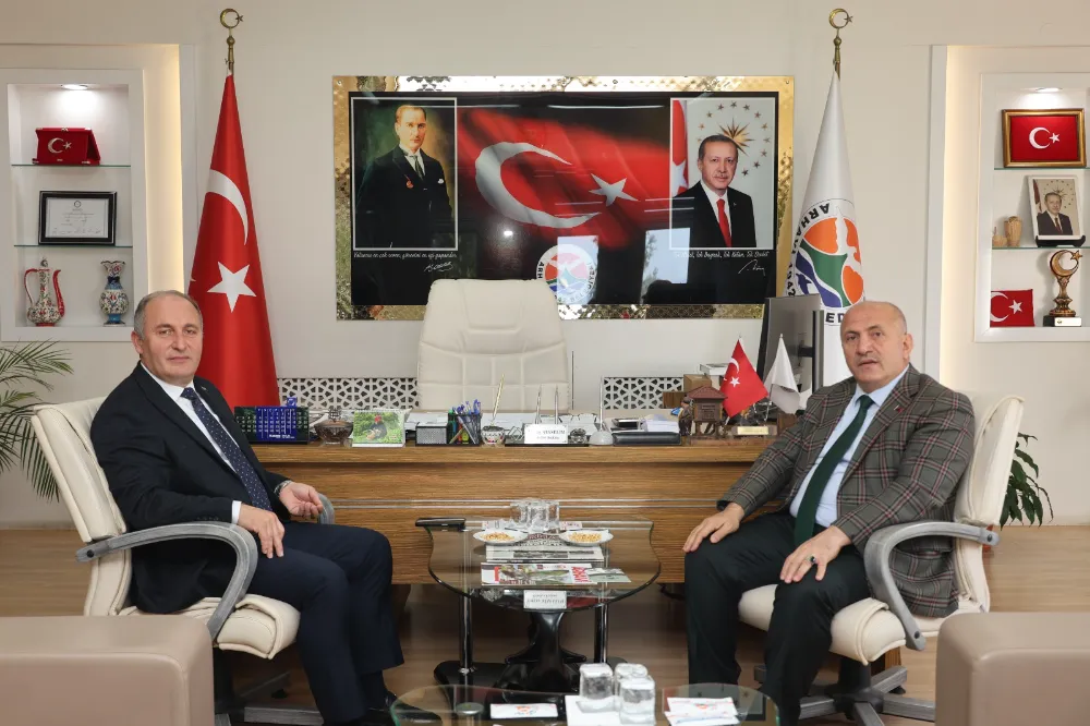 Arhavi Belediye Başkanı Turgay Ataselim, Çayeli Belediye Başkanı İsmail Hakkı Çiftçi’yi Ağırladı