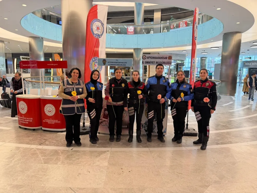 Polis kadına şiddetle mücadeleyi açtıkları stant ile anlattı