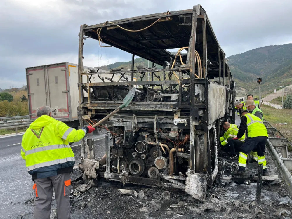 Ortaokul Öğrencilerini Taşıyan Otobüs Orhangazi’de Alev Aldı