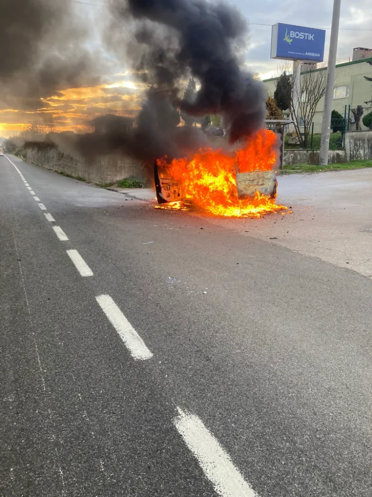 Bursa İnegöl’de Otomobil Alev Topuna Döndü