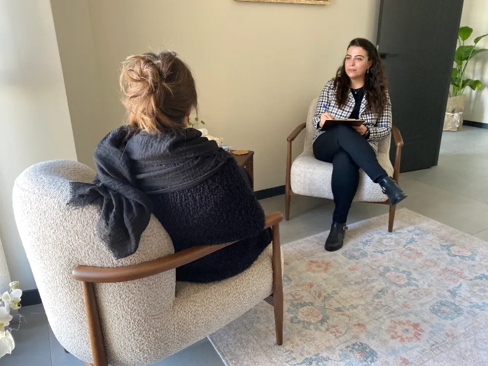 Sessiz Ayrılık ve Ghosting: Modern İlişkilerin Sessiz Kapanışı