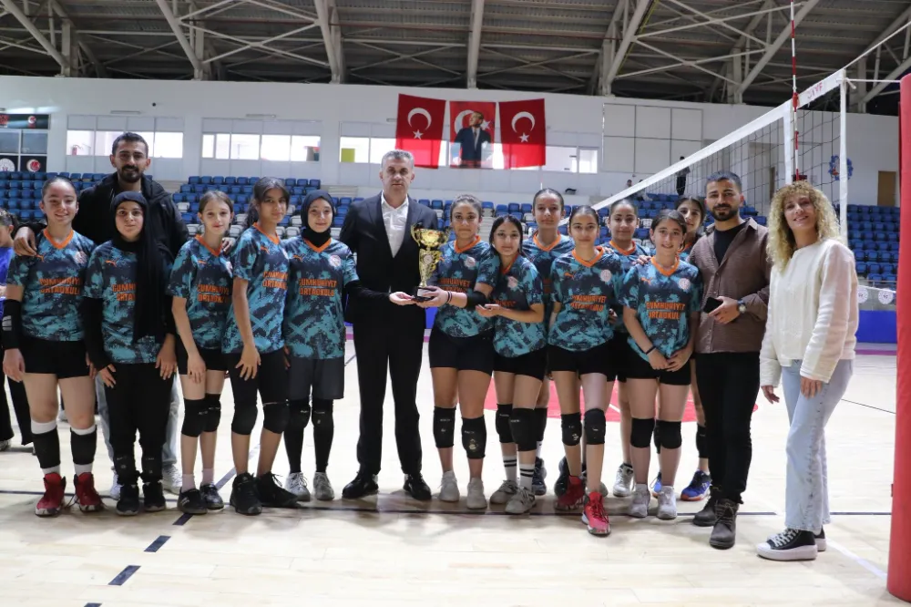 Hakkari’de Yıldız Kızlar Voleybol İl Birinciliği Tamamlandı