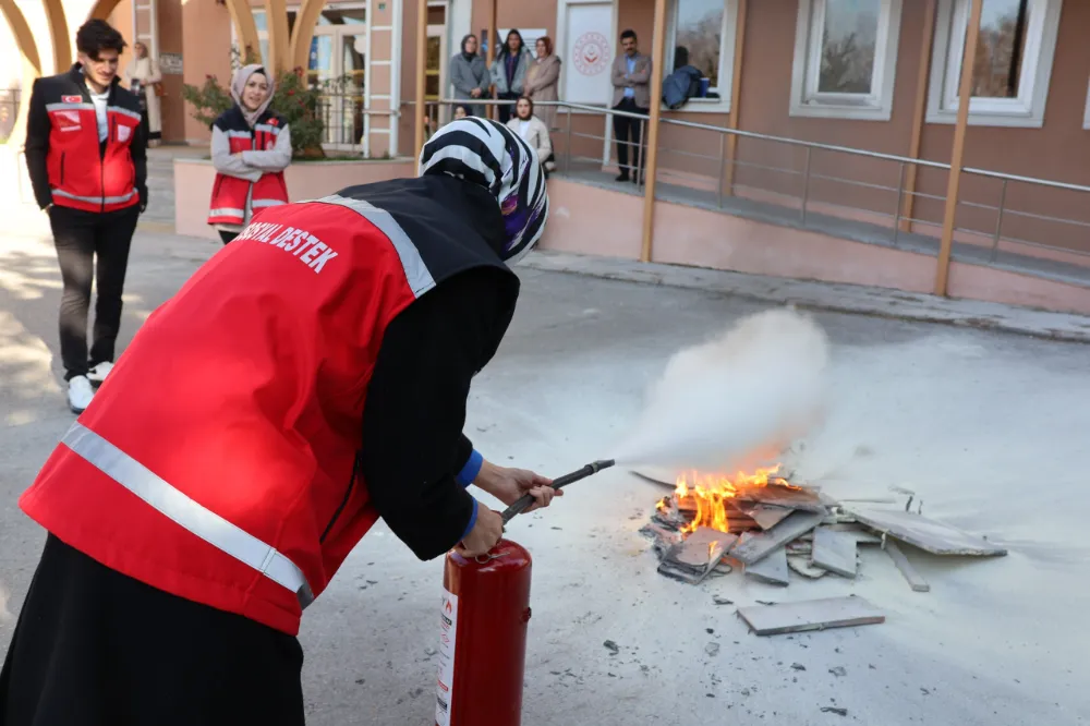 Aile ve Sosyal Hizmetler İl Müdürlüğü’nde Afet Farkındalık ve Yangın Tatbikatı Düzenlendi