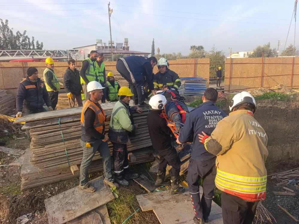 Hatay’da Kule Vinç Operatörü Operasyonla Kurtarıldı