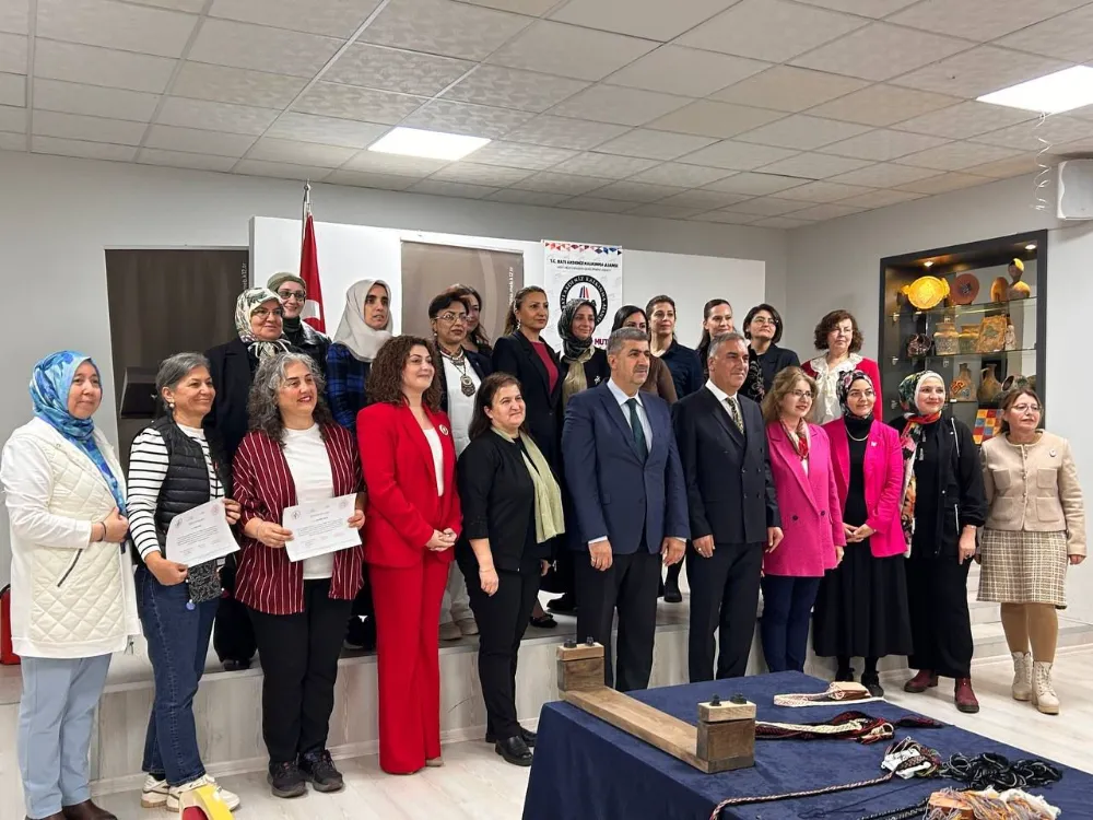 Çarpana Dokuma Sanatı Modern Tasarımlarla Yeniden Hayat Buluyor