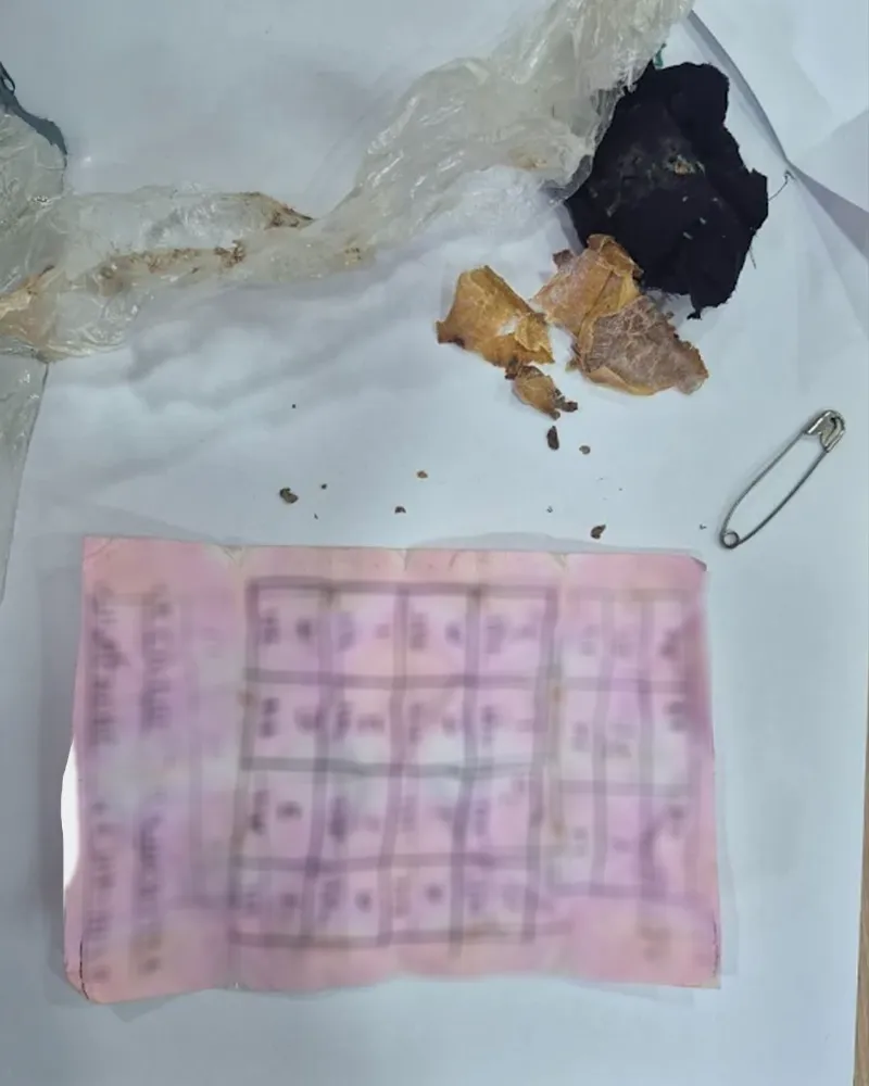 Bolu’da Yapı Marketin Raflarında Muska Bulundu