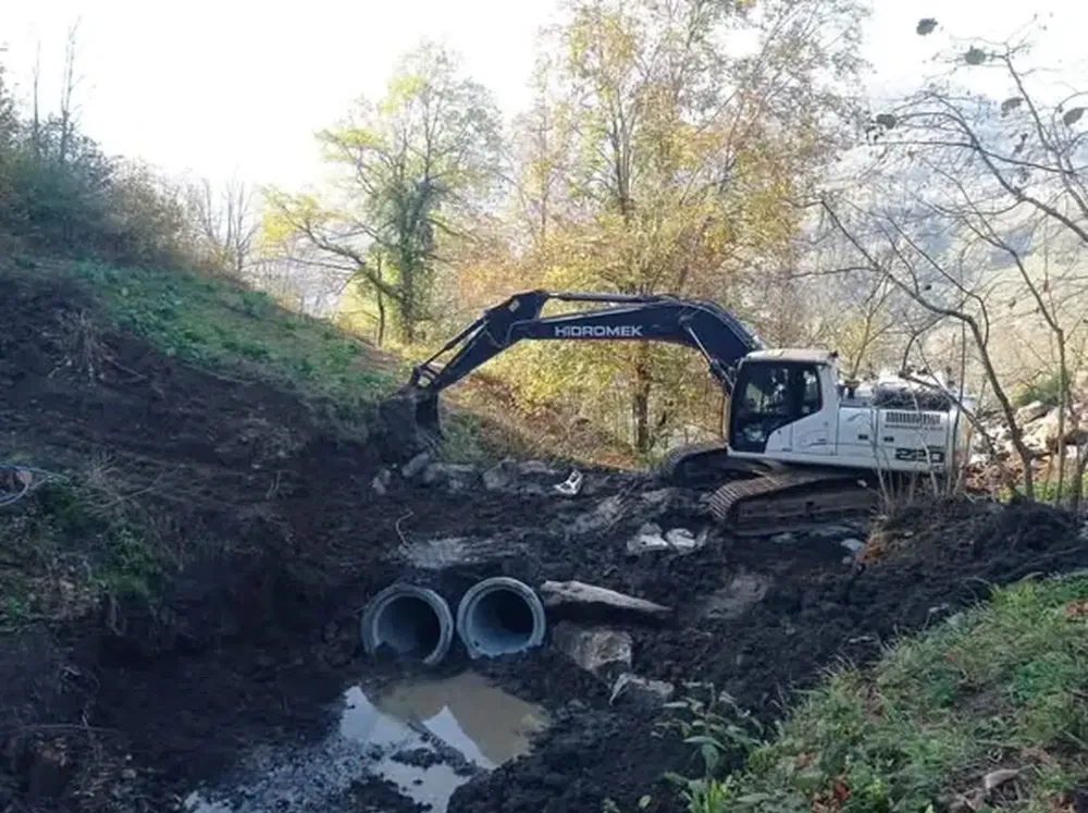 Şalpazarı Belediyesi, Turalıuşağı Mahallesi’nde Yol ve Altyapı Çalışmalarını Sürdürüyor