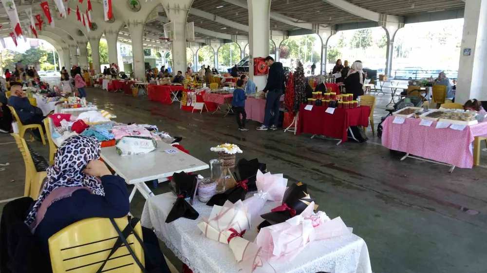 Bu çarşıda sadece kadınların el emekleri satılıyor