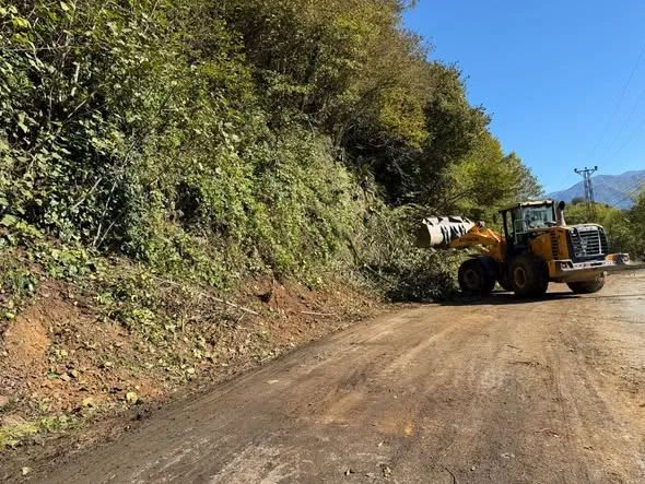 ARHAVİ BELEDİYESİNDEN KAVAK - KONAKLI YOLU’NDA ÇEVRE DÜZENLEME ÇALIŞMASI