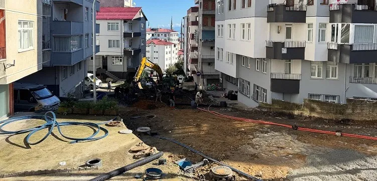 Pazar Mahallesi Dikmen Caddesi’nde Altyapı ve Üstyapı Yenileme Çalışmaları Tüm Hızıyla Devam Ediyor