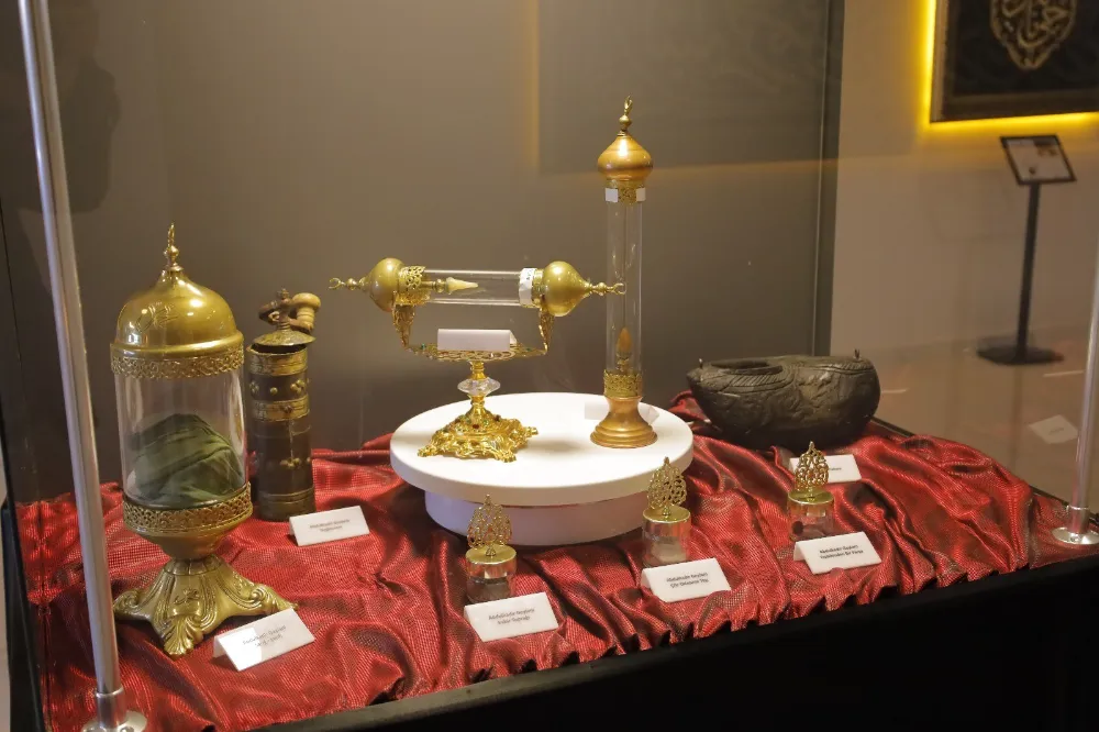 Mukaddes emanetler sergisi yoğun ilgi gördü