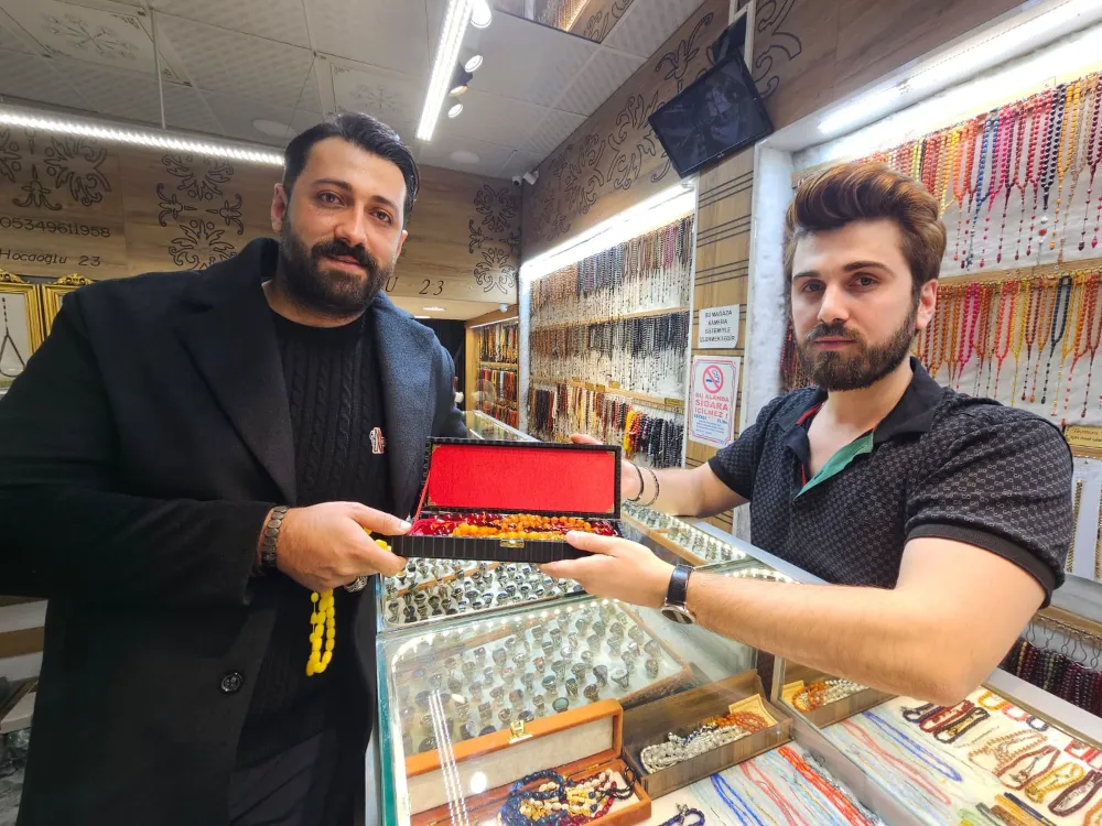 Tespih aşkı sınır tanımadı: 1 milyon 600 bin liralık Osmanlı kehribarı aldı