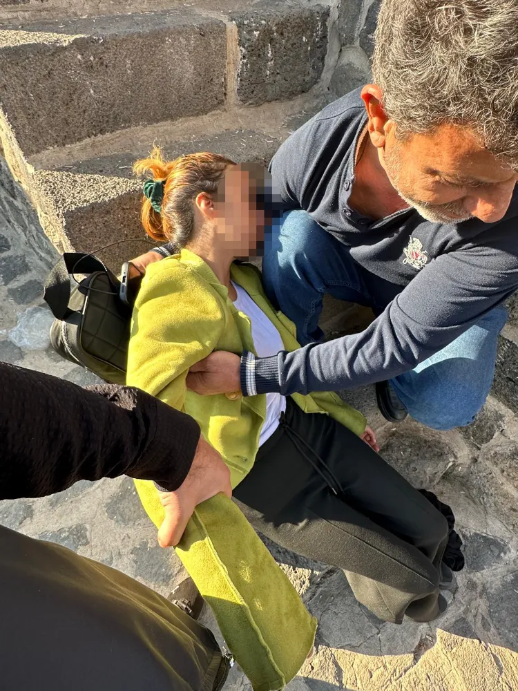 Zabıta ekipleri intihar girişiminde bulunan kadını ikna etti