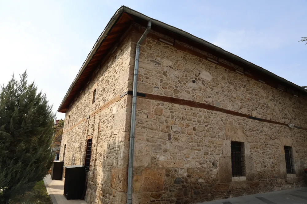 Osmanlı Mirası 161 yıllık Kırşehir Camii kırlangıç tavanıyla göz kamaştırıyor