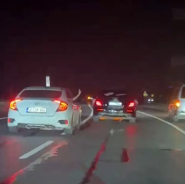 Bağcılar-Sultangazi yolunda tehlikeli düğün konvoyu