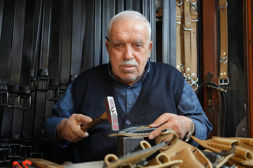 Gaziantep’te 48 Yıldır 2 Metrekarelik Dükkanda El Sanatını Sürdürüyor