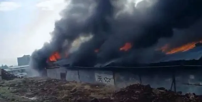 Nurdağı’nda Şantiye Deposunda Yangın Çıktı