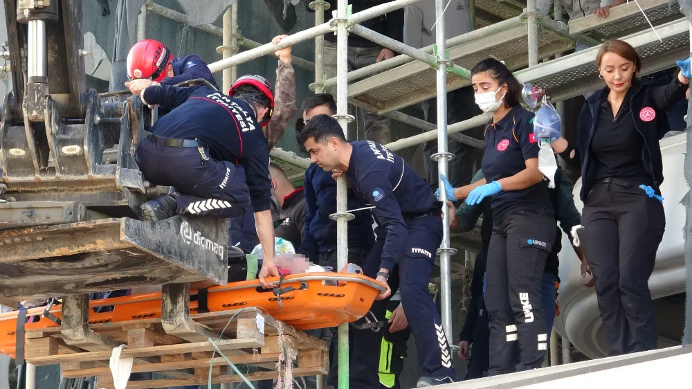 Antalya’da İnşaatta Korkunç Kaza: İşçi 3 Kat Aşağı Düştü