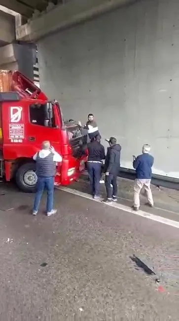 TEM Otoyolu’nda Feci Kaza: Tırın Altında Kalan Sürücü Hayatını Kaybetti