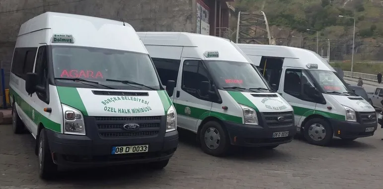 BORÇKA’DA ŞEHİR İÇİ DOLMUŞ SEFERLERİ YENİDEN DÜZENLİ ŞEKİLDE BAŞLADI