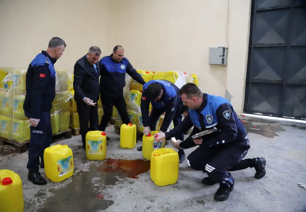 Mersin’de Depoya Baskın: Yurt Dışına ‘Ayçiçeği Yağı’ Diye Su Karışımı Gönderilecekti