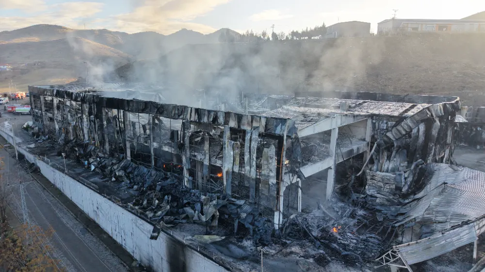 Kırıkkale’deki kimya fabrikasında yangın sonrası büyük yıkım havadan görüntülendi