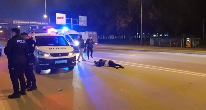 Üst Geçidi Kullanmayan Yaya Otomobilin Çarpmasıyla Yaralandı