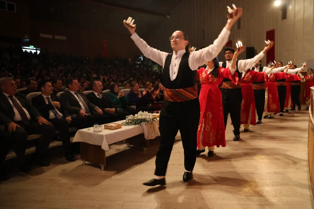Kanseri Yenen Annesini Duyurdu, Salon Dakikalarca Alkışladı