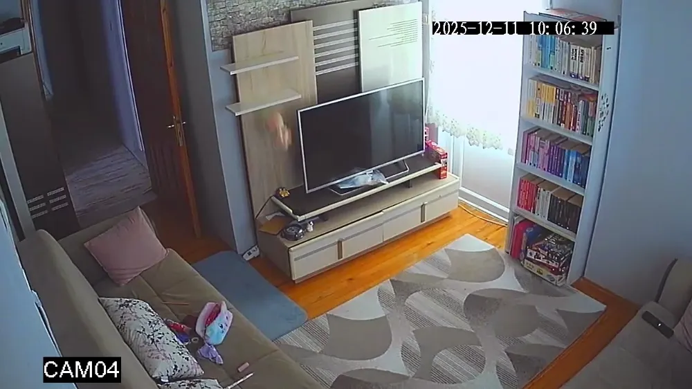 Balıkesir Depremi Güvenlik Kameralarına Yansıdı: Sarsıntının Şiddeti Evleri Böyle Salladı