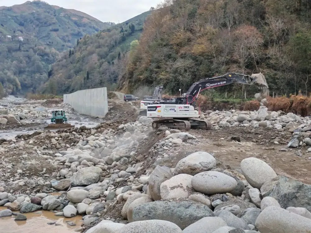 Trabzon ve Rize’de Dere Islahı ve Taş Tahkimat Çalışmaları Sürüyor